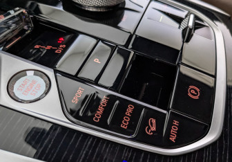 Подержанный автомобиль BMW X6 2025 года (26 фото)