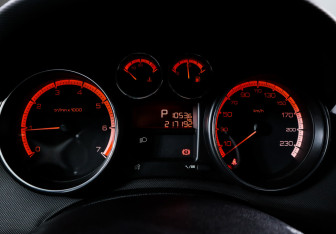 Подержанный автомобиль Peugeot 308 Hatchback 2011 года (11 фото)