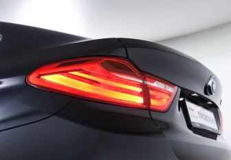 Подержанный автомобиль BMW X4 2017 года (22 фото)