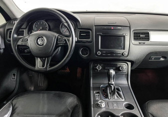 Подержанный автомобиль Volkswagen Touareg 2011 года (12 фото)