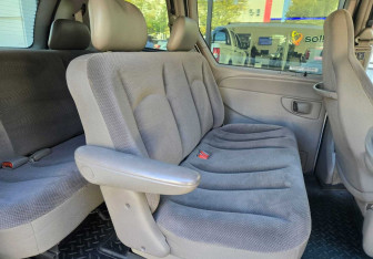 Подержанный автомобиль Dodge Caravan 2004 года (11 фото)
