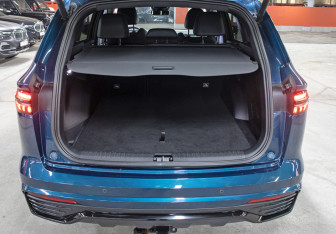 Подержанный автомобиль Geely Monjaro 2023 года (10 фото)