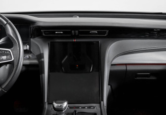 Подержанный автомобиль Hongqi H5 2023 года (13 фото)