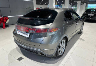 Подержанный автомобиль Honda Civic Hatchback 2007 года (3 фото)