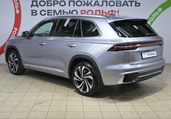 Подержанный автомобиль Geely Monjaro 2024 года (6 фото)