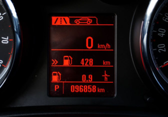 Подержанный автомобиль Opel Astra Hatchback 2014 года (15 фото)
