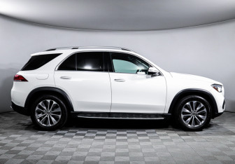 Подержанный автомобиль Mercedes-Benz GLE 2022 года (4 фото)