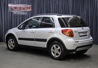 Подержанный автомобиль Suzuki SX4 Hatchback 2014 года (7 фото)