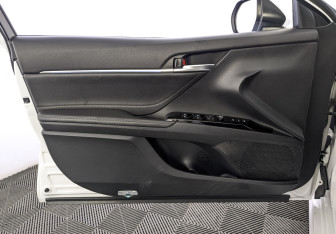 Подержанный автомобиль Toyota Camry Sedan 2019 года (19 фото)