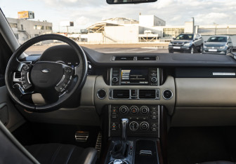Подержанный автомобиль Land Rover Range Rover 2009 года (12 фото)