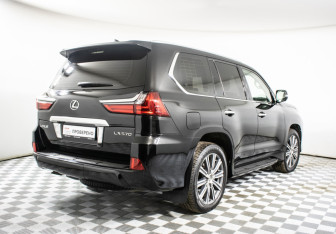 Подержанный автомобиль Lexus LX 2016 года (5 фото)