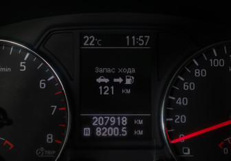 Подержанный автомобиль Nissan X-Trail 2013 года (12 фото)