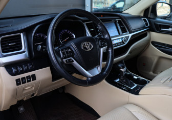 Подержанный автомобиль Toyota Highlander 2014 года (14 фото)
