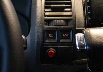 Подержанный автомобиль Volkswagen Transporter Van 2005 года (9 фото)