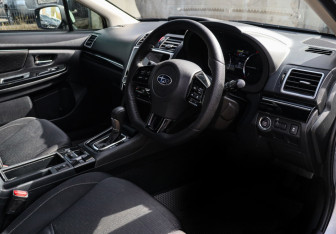 Подержанный автомобиль Subaru Levorg 2015 года (12 фото)