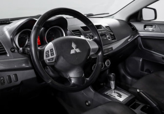 Подержанный автомобиль Mitsubishi Lancer Sedan 2008 года (14 фото)