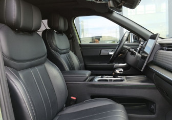 Подержанный автомобиль Jaecoo J7 2024 года (25 фото)