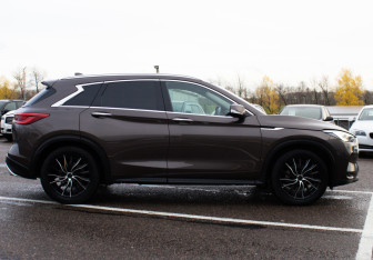 Подержанный автомобиль Infiniti QX50 2018 года (4 фото)