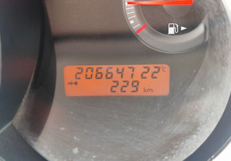 Подержанный автомобиль Nissan Tiida Hatchback 2011 года (16 фото)