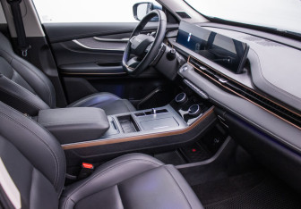 Подержанный автомобиль Exeed LX 2022 года (9 фото)