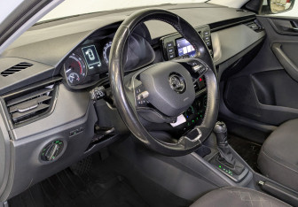 Подержанный автомобиль Skoda Rapid Liftback 2021 года (16 фото)