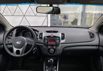 Подержанный автомобиль Kia Cerato Coupe 2011 года (11 фото)