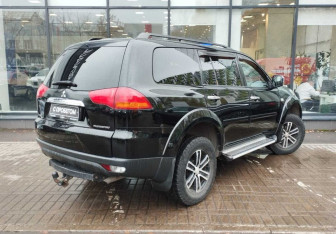 Подержанный автомобиль Mitsubishi Pajero Sport 2013 года (8 фото)