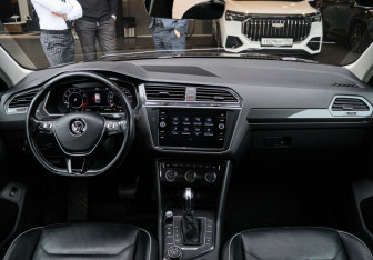 Подержанный автомобиль Volkswagen Tiguan 2018 года (10 фото)
