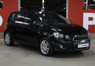 Подержанный автомобиль Chevrolet Aveo Hatchback 2015 года (3 фото)
