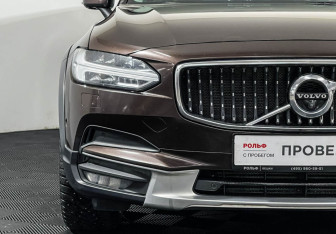 Подержанный автомобиль Volvo V90 Cross Country 2019 года (20 фото)