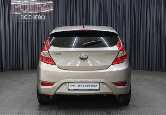 Подержанный автомобиль Hyundai Solaris Hatchback 2013 года (6 фото)