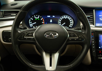 Подержанный автомобиль Infiniti QX50 2018 года (10 фото)