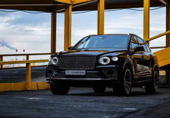 Подержанный автомобиль Bentley Bentayga 2021 года (23 фото)