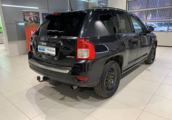 Подержанный автомобиль Jeep Compass 2011 года (4 фото)
