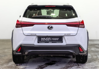 Подержанный автомобиль Lexus UX 2020 года (6 фото)