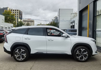 Подержанный автомобиль Geely Atlas 2023 года (4 фото)