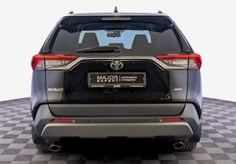Подержанный автомобиль Toyota RAV4 2020 года (6 фото)