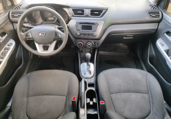 Подержанный автомобиль Kia Rio Sedan 2012 года (10 фото)