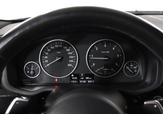 Подержанный автомобиль BMW X4 2018 года (11 фото)