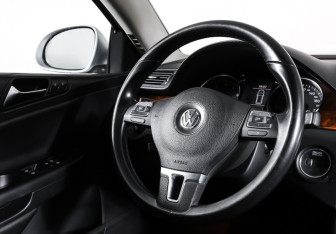 Подержанный автомобиль Volkswagen Passat Wagon 2010 года (13 фото)