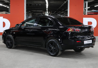 Подержанный автомобиль Mitsubishi Lancer Sedan 2012 года (7 фото)