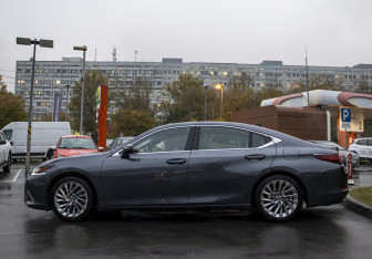 Подержанный автомобиль Lexus ES 2021 года (8 фото)