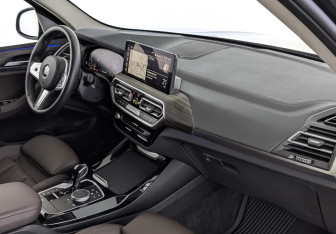 Подержанный автомобиль BMW X3 2024 года (13 фото)
