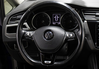 Подержанный автомобиль Volkswagen Touran 2019 года (18 фото)