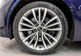 Подержанный автомобиль Kia Stinger 2019 года (18 фото)