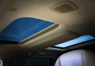 Подержанный автомобиль Voyah Dream 2025 года (22 фото)