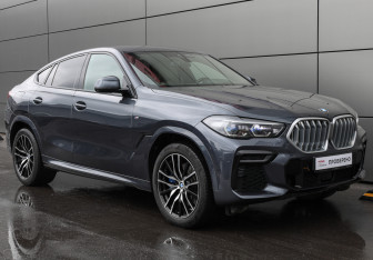 Подержанный автомобиль BMW X6 2021 года (3 фото)