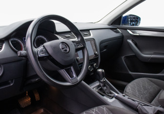 Подержанный автомобиль Skoda Octavia Liftback 2020 года (9 фото)