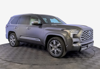 Подержанный автомобиль Toyota Sequoia 2023 года (3 фото)