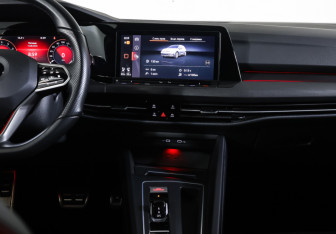 Подержанный автомобиль Volkswagen Golf GTI Hatchback 2021 года (13 фото)
